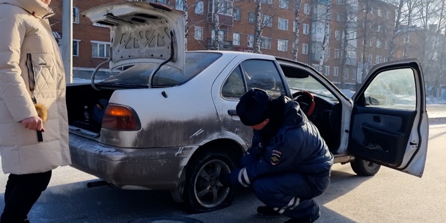 Настоящие полицейские не дали замёрзнуть автоледи в 30-ти градусный мороз