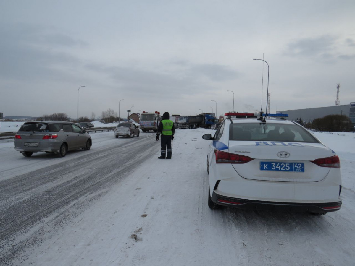 На трассе Кемерово-Новокузнецк произошло массовое ДТП