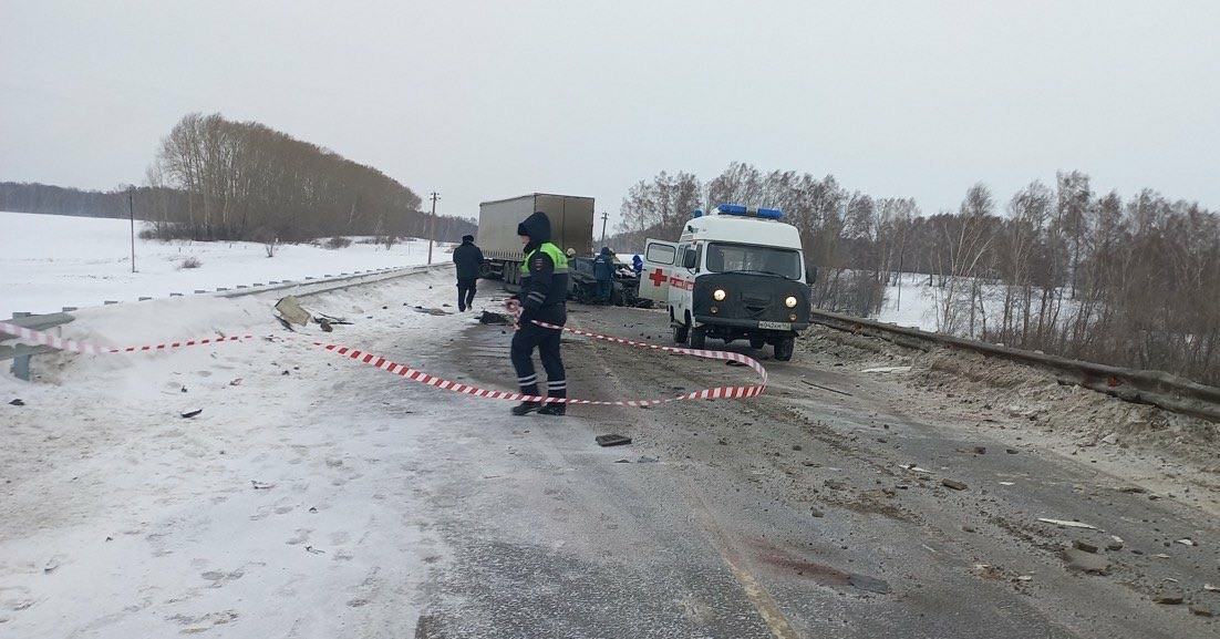 На трассе в Кузбассе произошло ДТП, в результате которого погибла женщина