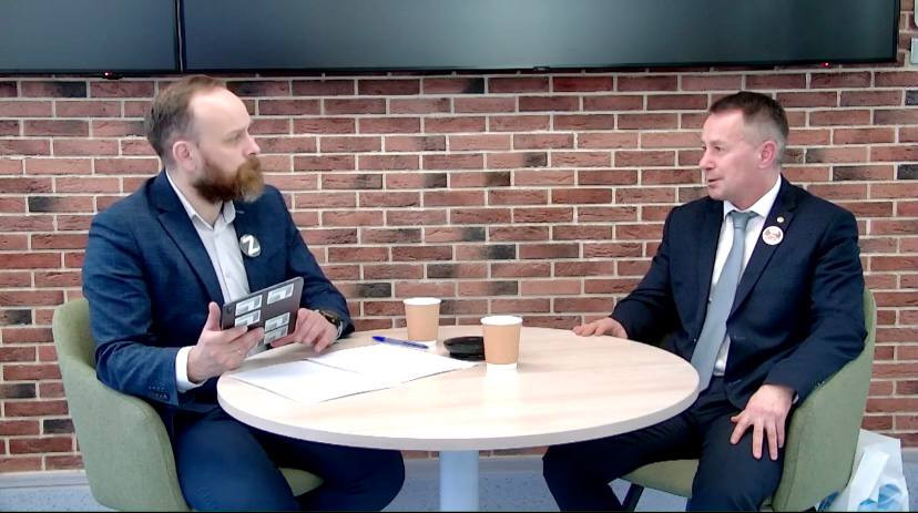 Глава Прокопьевска Максим Шкарабейников провёл прямой эфир совместно с ЦУР Кузбасса Глава Прокопьевска Максим Шкарабейников провёл прямой эфир совместно с ЦУР Кузбасса