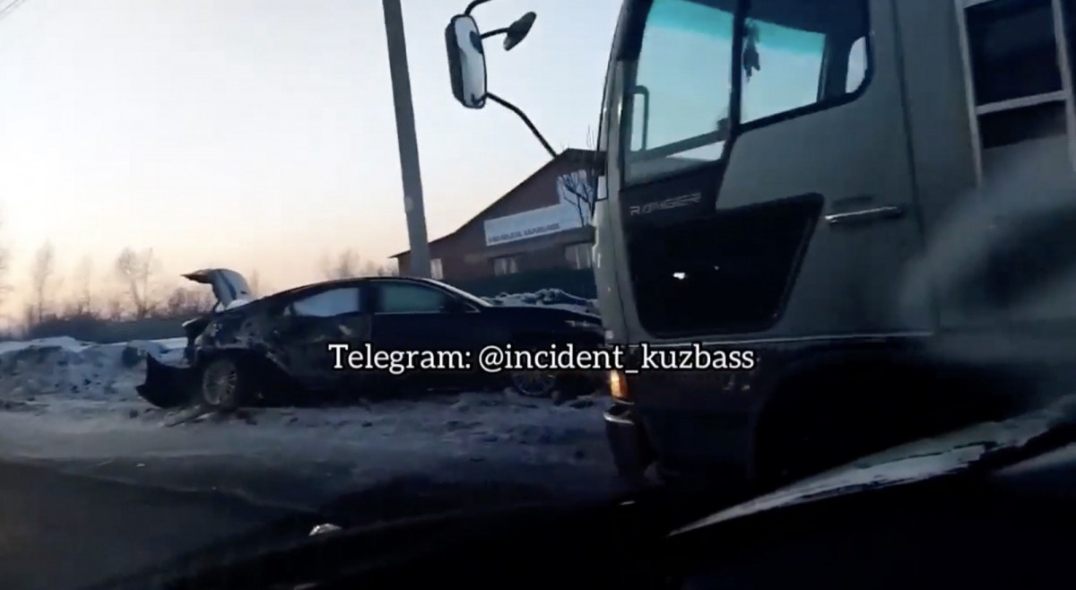 В Прокопьевске произошло жесткое ДТП на Проспектной с участием одного автомобиля