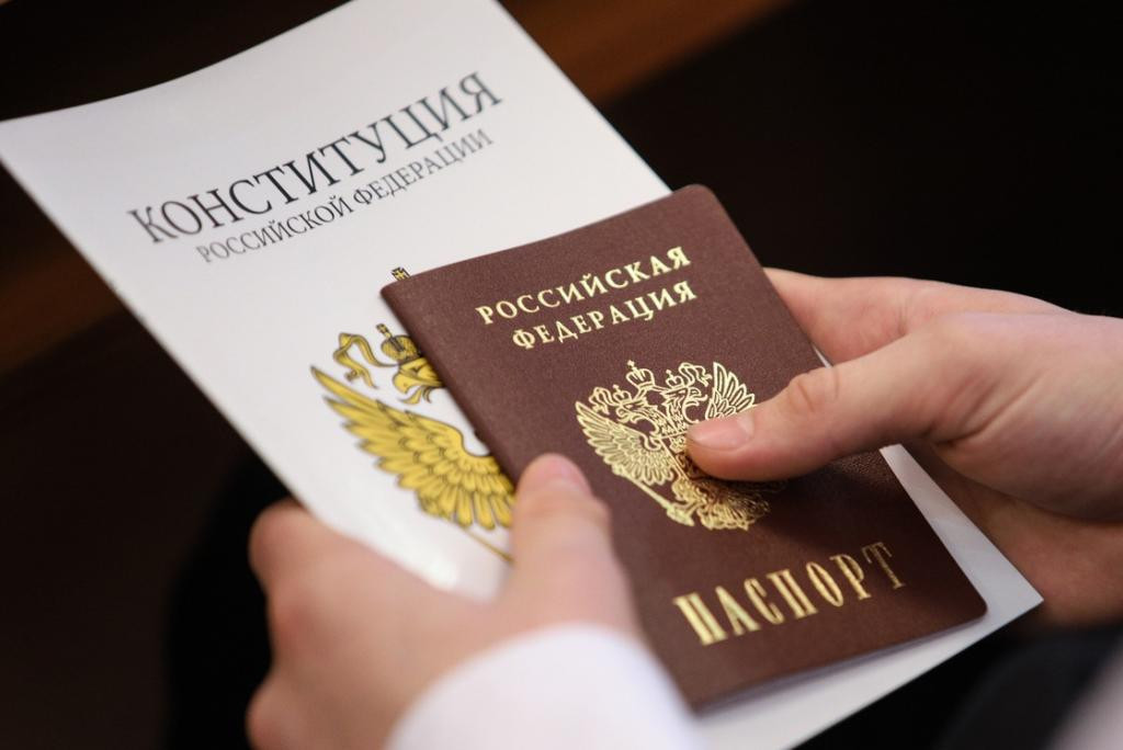 Вручать первые паспорта будут в торжественной обстановке