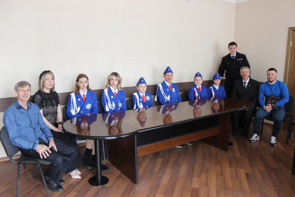 Сотрудники Прокопьевской Госавтоинспекции провели экскурсию для юных инспекторов движения