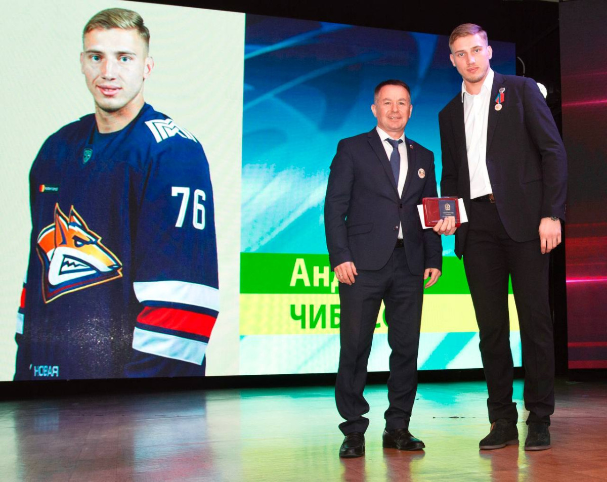 Андрей Чибисов получил областную награду из рук главы Прокопьевска