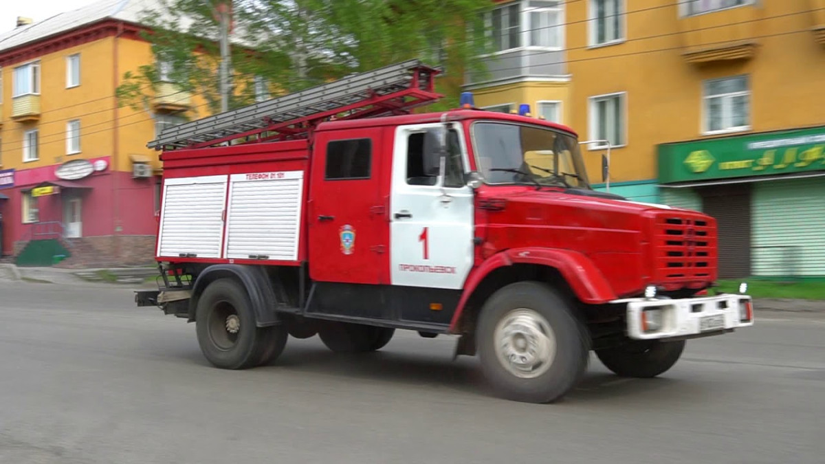 В Прокопьевске из-за неисправности внутренних систем и механизмов загорелся автомобиль