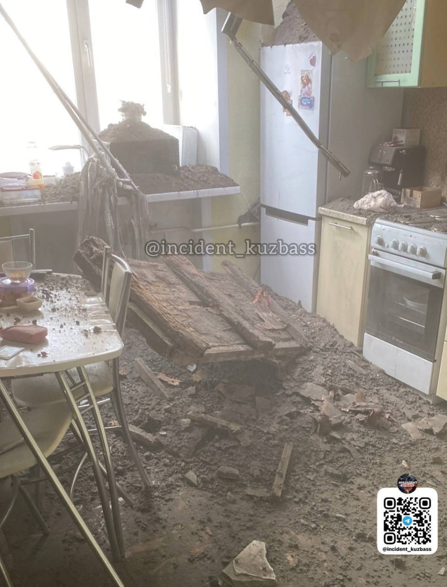 В Киселёвске, не дождавшись ремонта, в доме рухнул потолок в квартире 