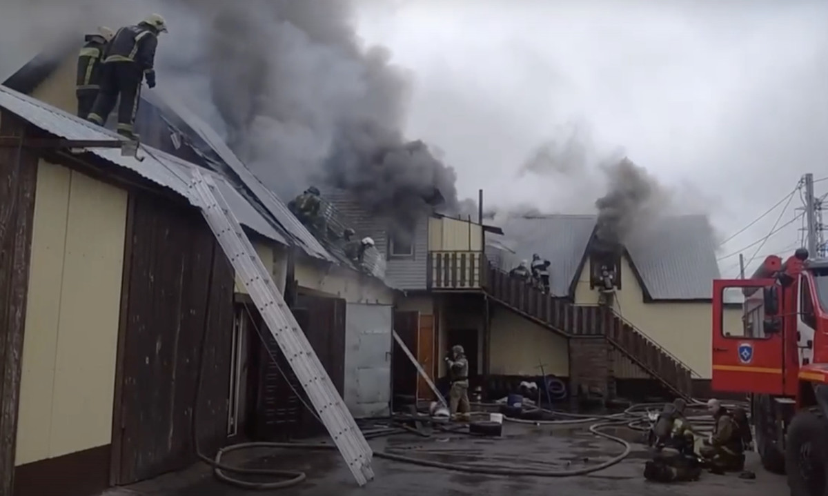 Серьёзный пожар произошёл во вторник в одной из СТО Прокопьевска