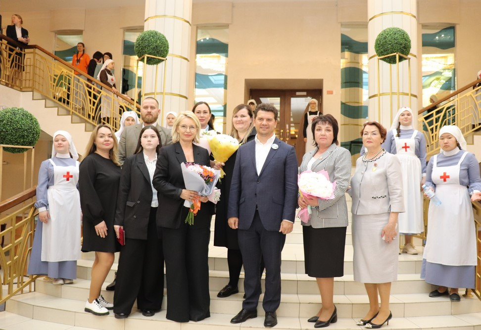 В профессиональный праздник кузбасские медсёстры получили федеральные, ведомственные и областные награды