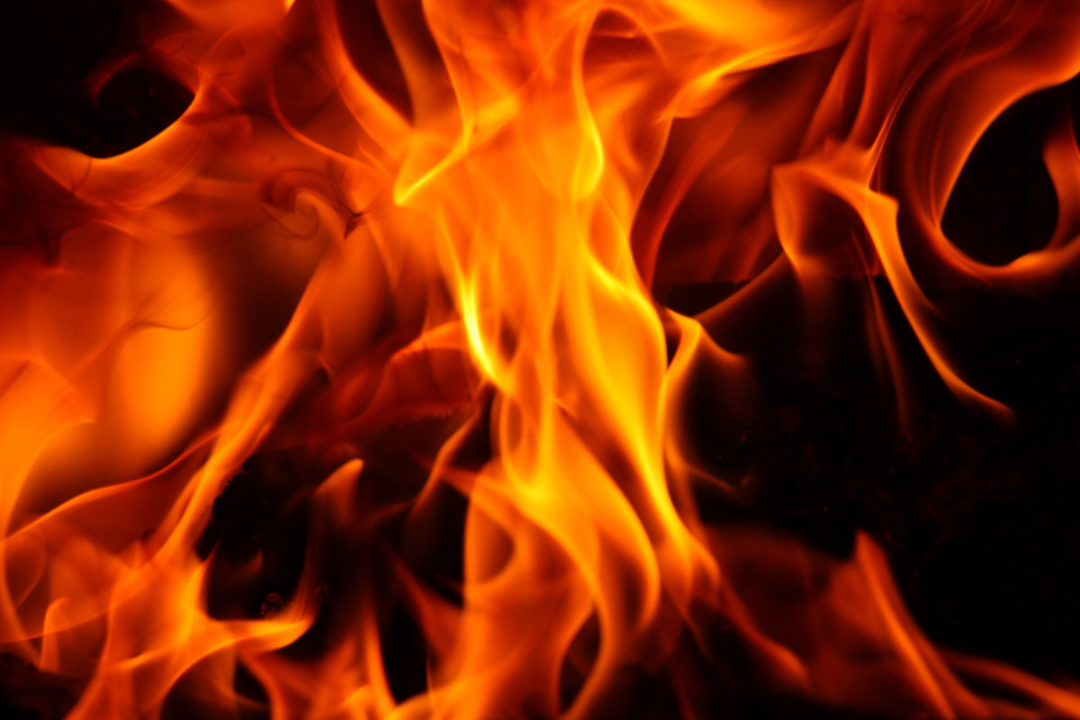 Неосторожное обращение с огнём стало причиной пожара в Прокопьевске