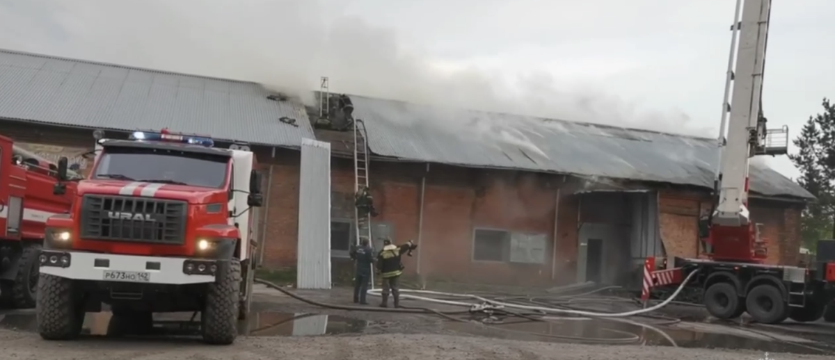 20 огнеборцев ликвидировали серьезный пожар в Прокопьевске