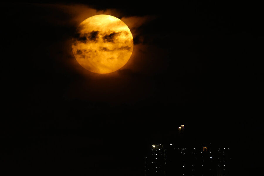 Всё внимание на небо - кузбассовцев ждёт огромная луна