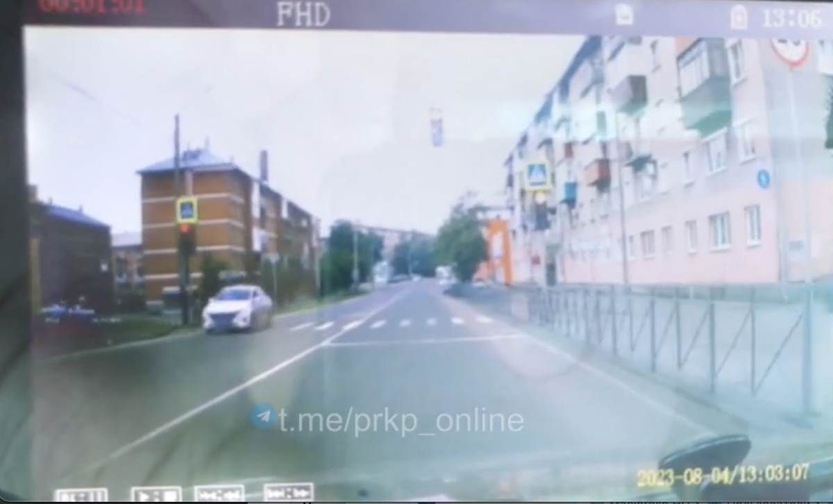 В Прокопьевске экипаж ГИББД проигнорировал красный сигнал светофора