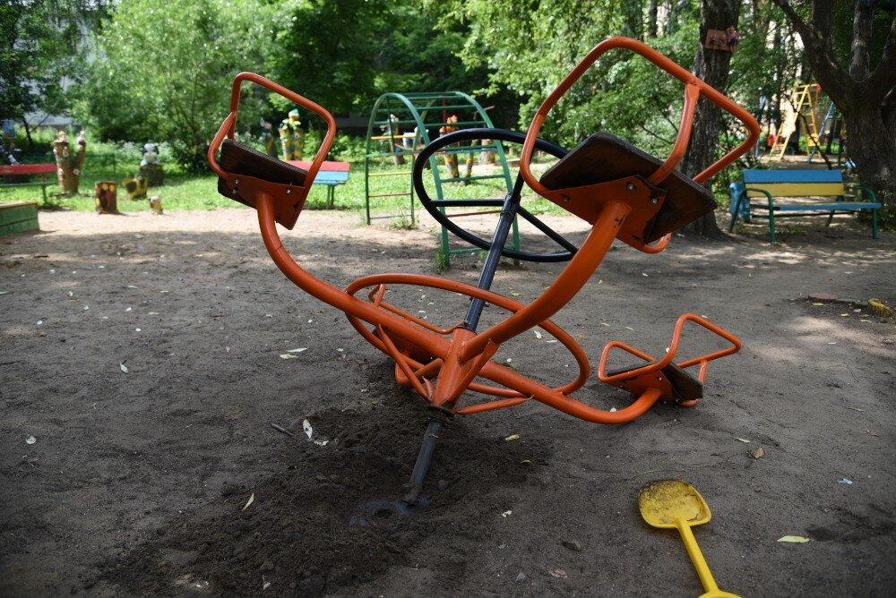 ГЖИ зафиксировала многочисленные нарушения на детских площадках в Кузбассе