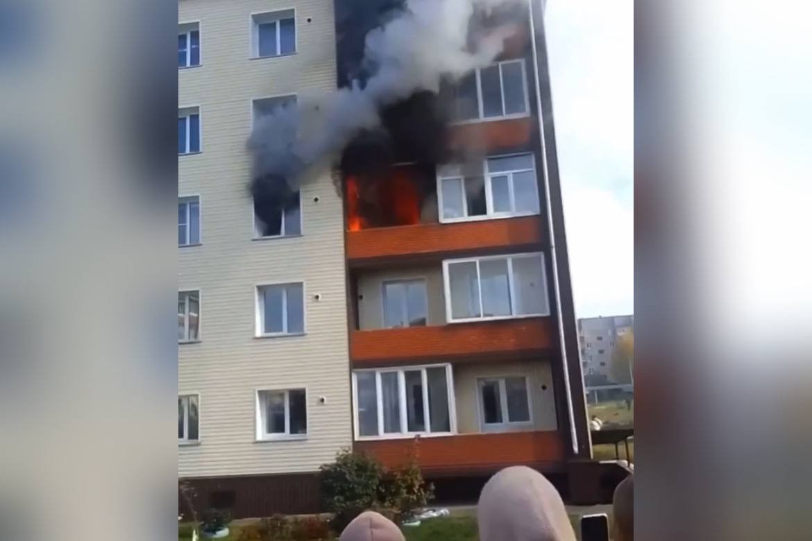 В Киселевске по время пожара погибли двое. 4-летнего мальчика удалось спасти, сбросив его из окна на растянутое очевидцами покрывало