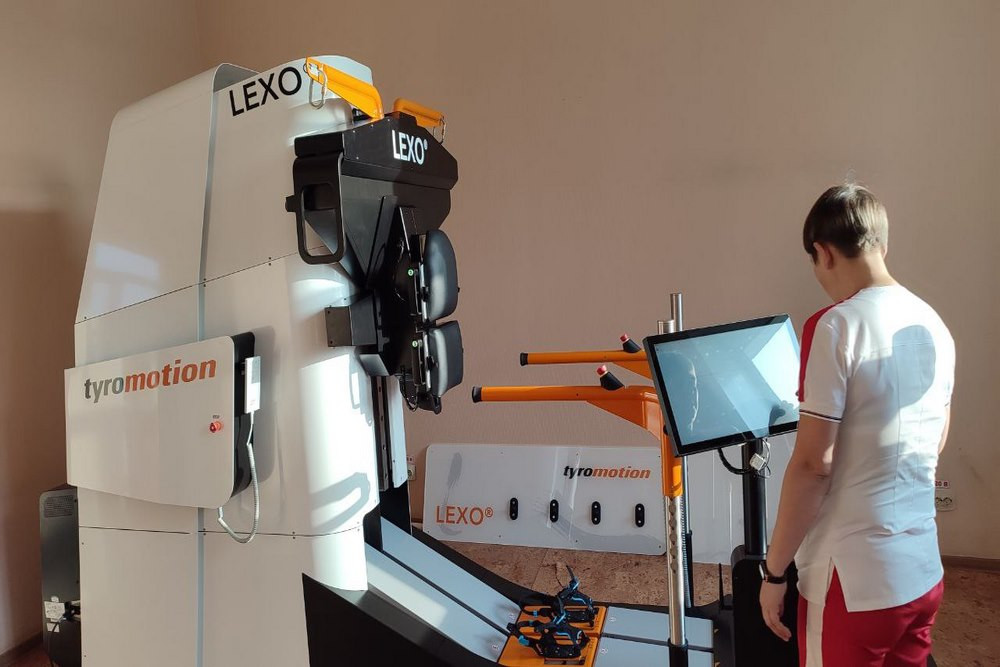 В прокопьевскую поликлинику поступил роботизированный тренажер