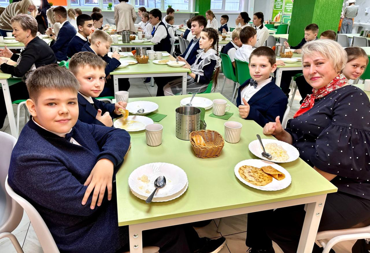 В Прокопьевской школе открыли современный пищеблок