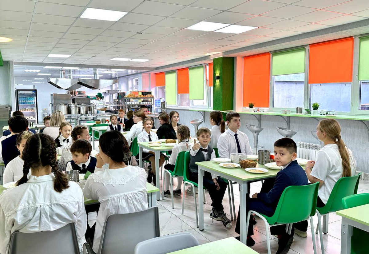 В Прокопьевской школе открыли современный пищеблок