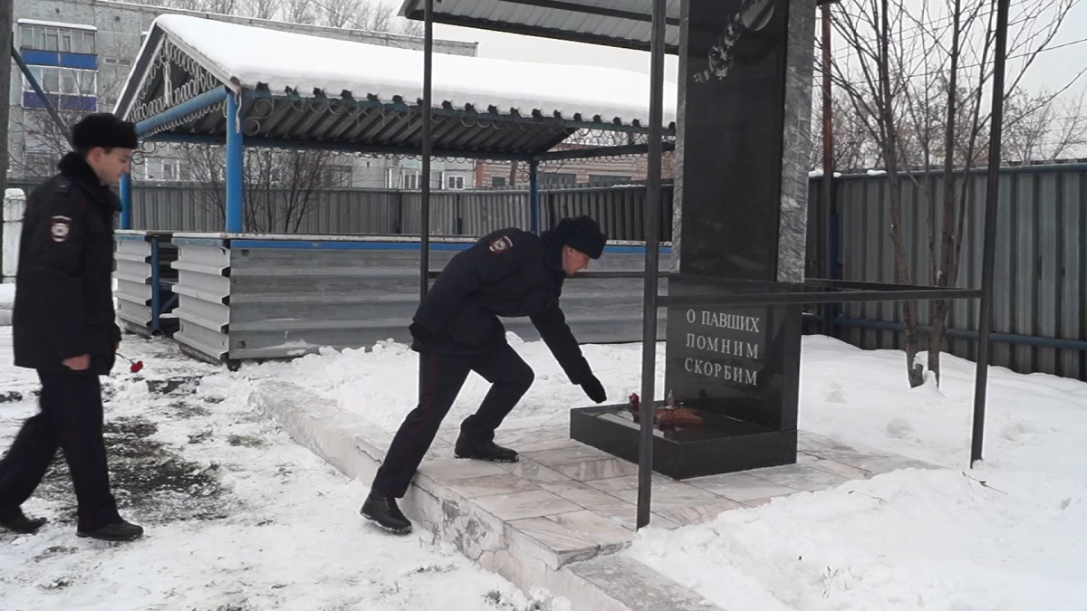 В Прокопьевске почтили память полицейских, погибших при исполнении служебного долга