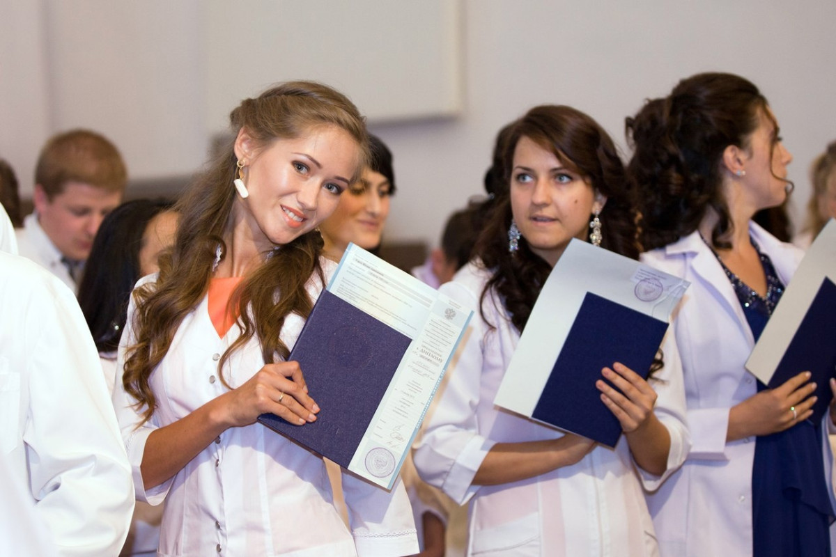 В Правительстве Кузбасса рассказали о мерах поддержки молодых врачей и учителей