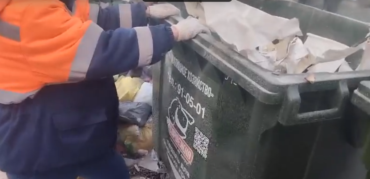 Неподъемный мусор. В Прокопьевске коммунальные службы не могут вывезти контейнеры