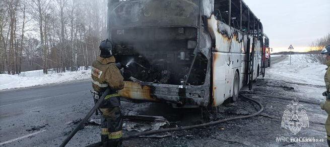 В Кузбассе на трассе сгорел рейсовый автобус