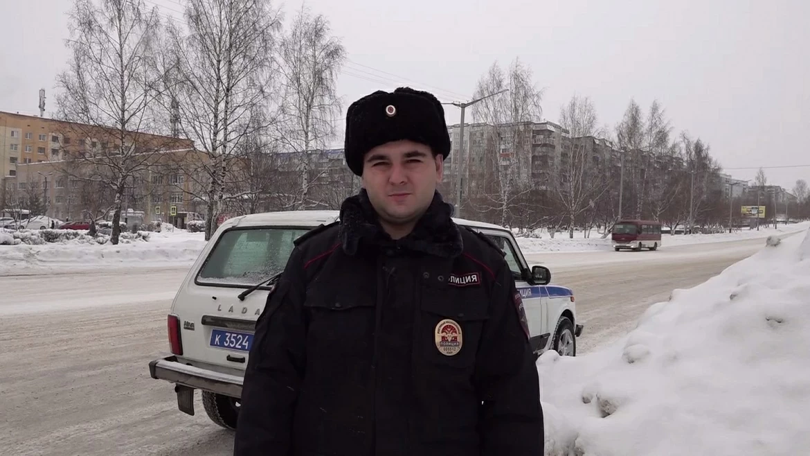 В Прокопьевске полицейский помог подростку, который сломал ногу