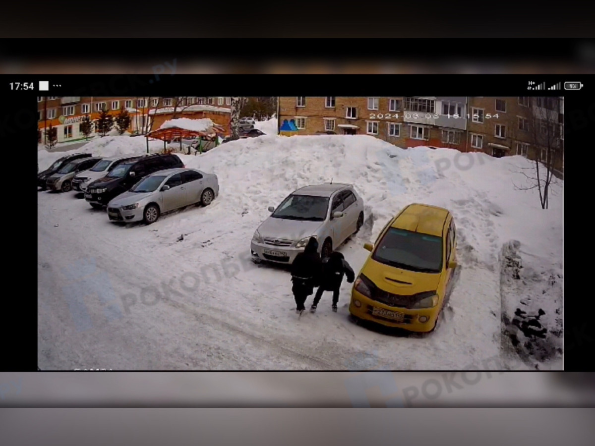 В Прокопьевске подростки прокололи колеса автомобилей Общество