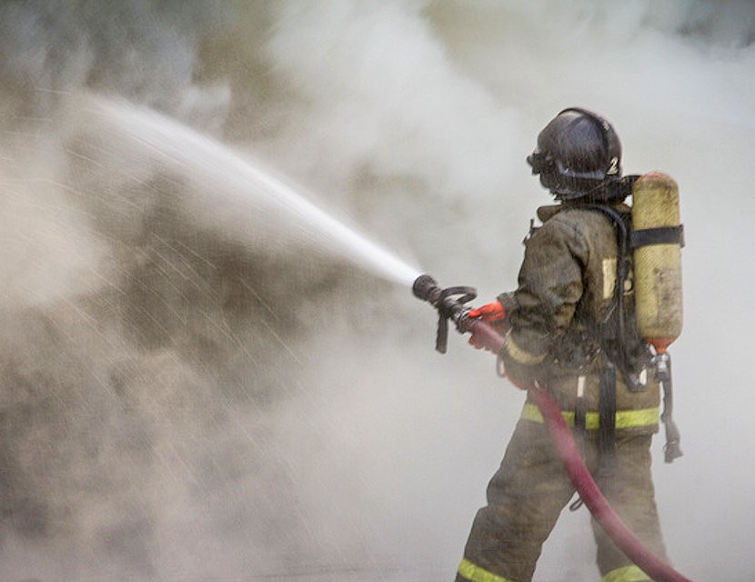 При пожаре в доме на Ясной поляне спасены девять человек