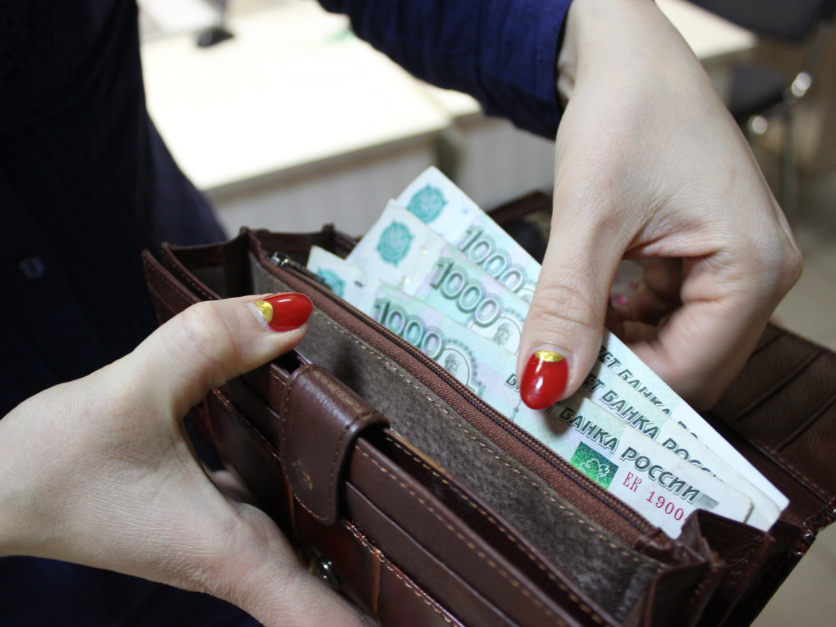 Средняя предлагаемая зарплата в Кузбассе оказалась ниже общероссийского показателя на 9 тысяч рублей