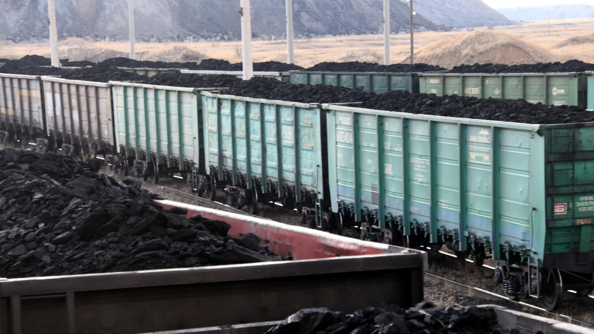 Власти объяснили, почему в Кузбассе падают объёмы добычи угля