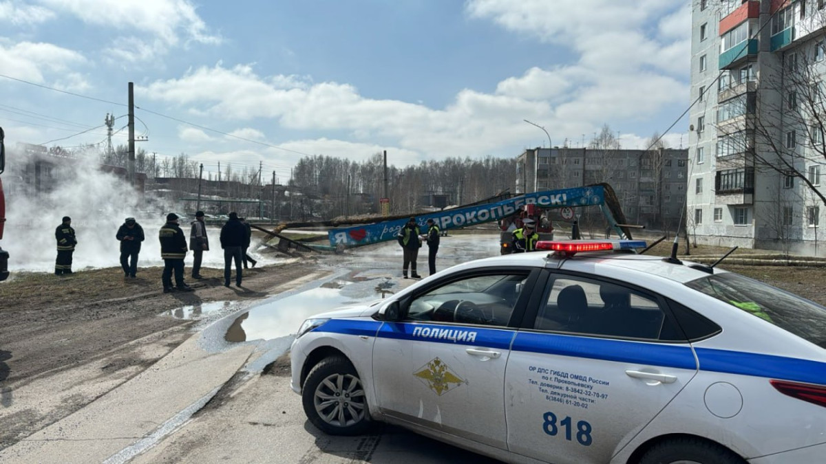 Из-за аварии с участием автовышки без тепла остались жители двух домов на Тыргане