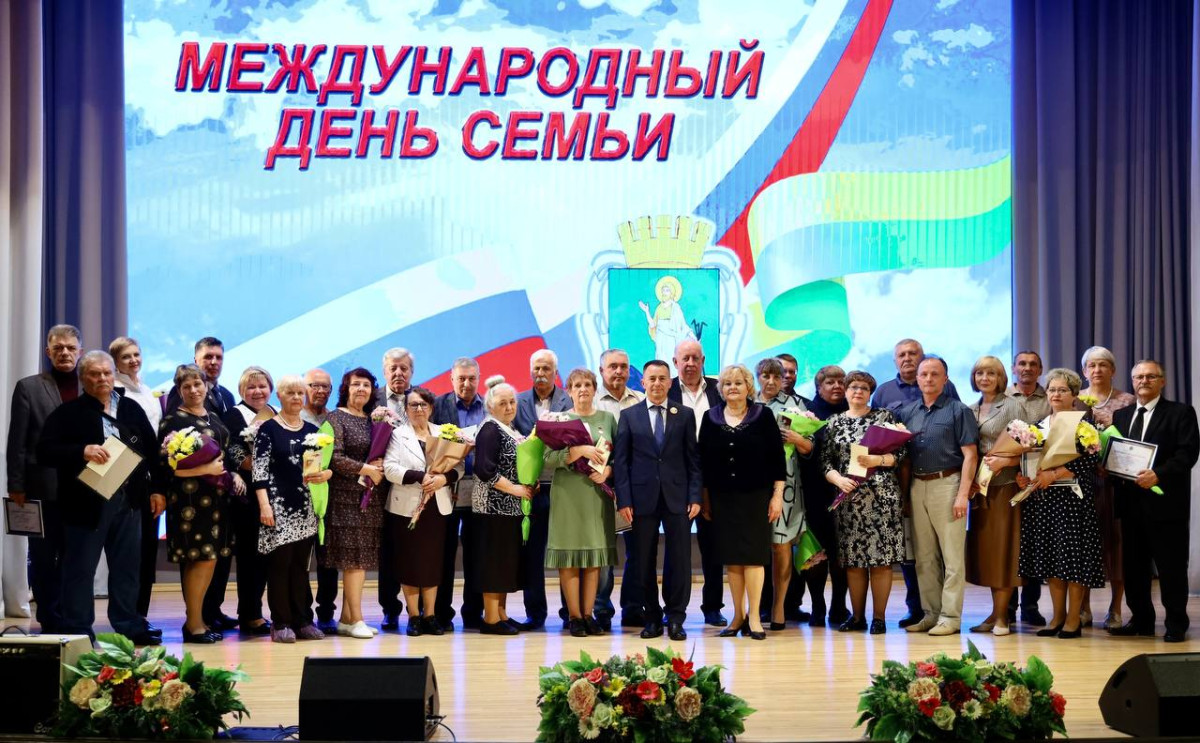 В Прокопьевске наградили супружеские пары с солидным стажем совместной жизни