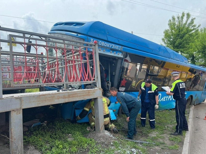 В Кузбассе завели уголовное дело посте аварии с автобусом