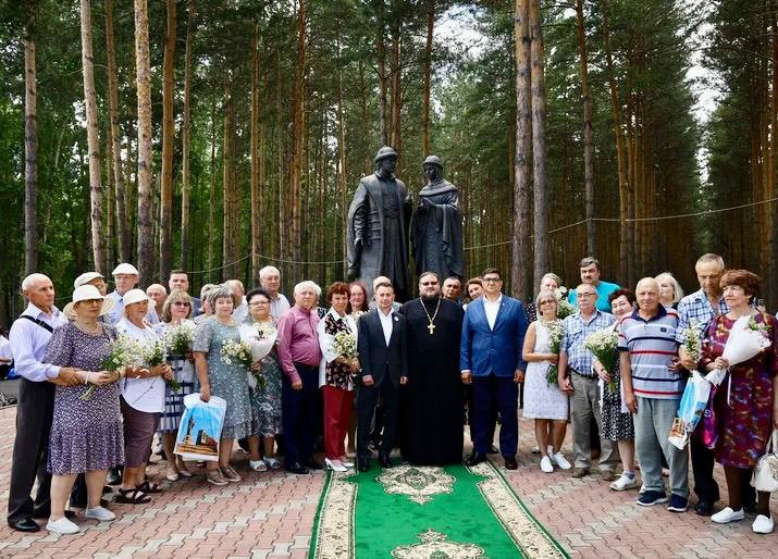 В день памяти Петра и Февронии Муромских в Прокопьевске наградили семьи, проживших в браке 25 лет и более