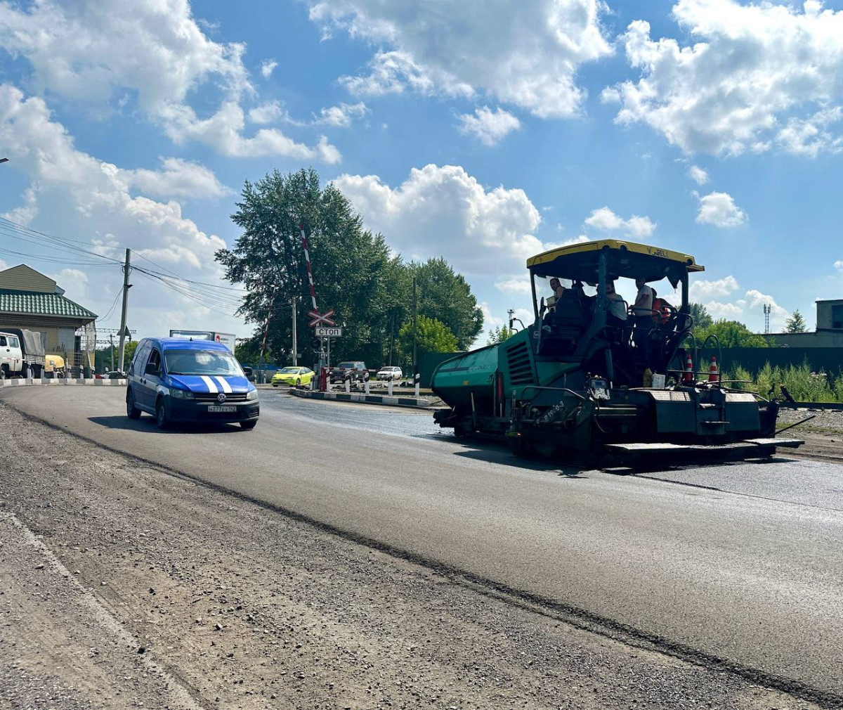 Новая дорога и парк. Продолжаются работы по благоустройству Красной горки |  25.07.2024 | Прокопьевск - БезФормата