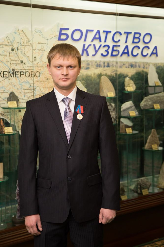Аман Тулеев наградил кузбассовца за спасение утопающего