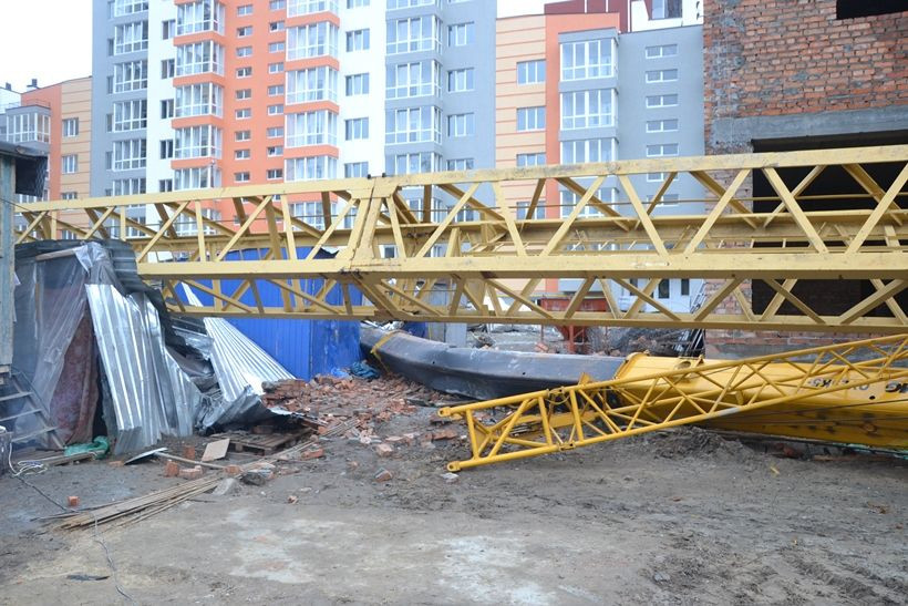В Кузбассе при падении строительного крана погибла женщина: дело рассмотрено в суде