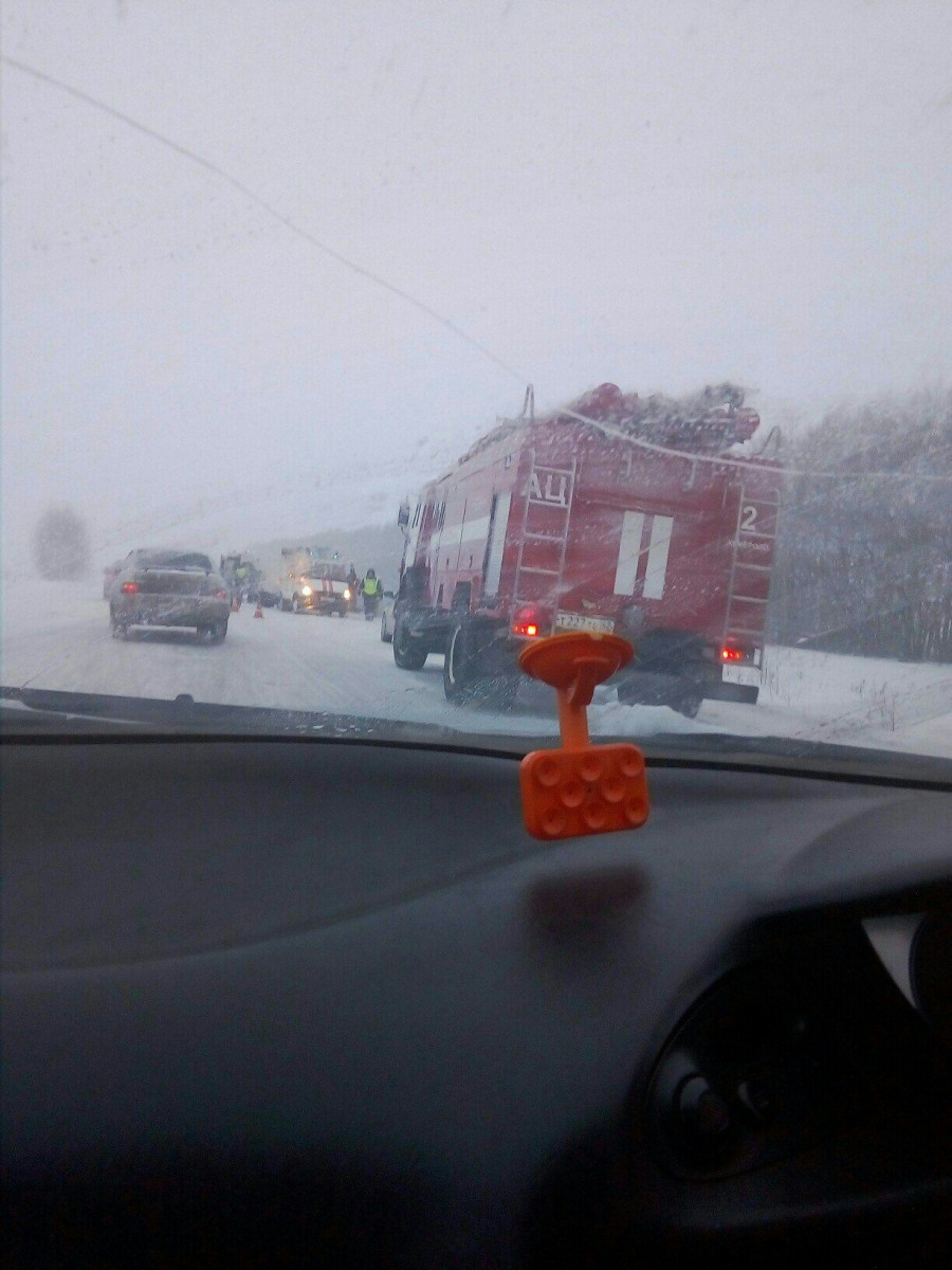 Два человека погибли, еще три пострадали: в Кузбассе на трассе произошло серьезное ДТП