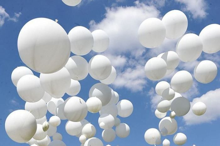 Прокопчане в память о погибших в ТРЦ "Зимняя вишня" предлагают массово запустить в небо белые шары