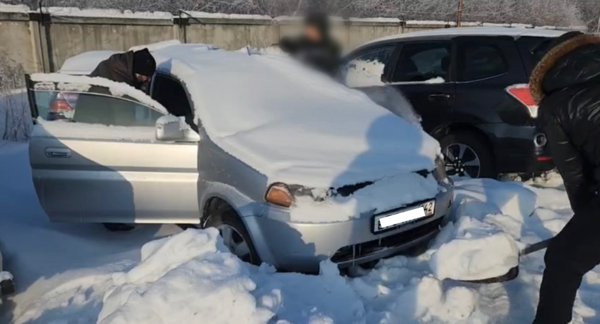 Судебные приставы Прокопьевска конфисковали 6 автомобилей, которые были отправлены в зону СВО