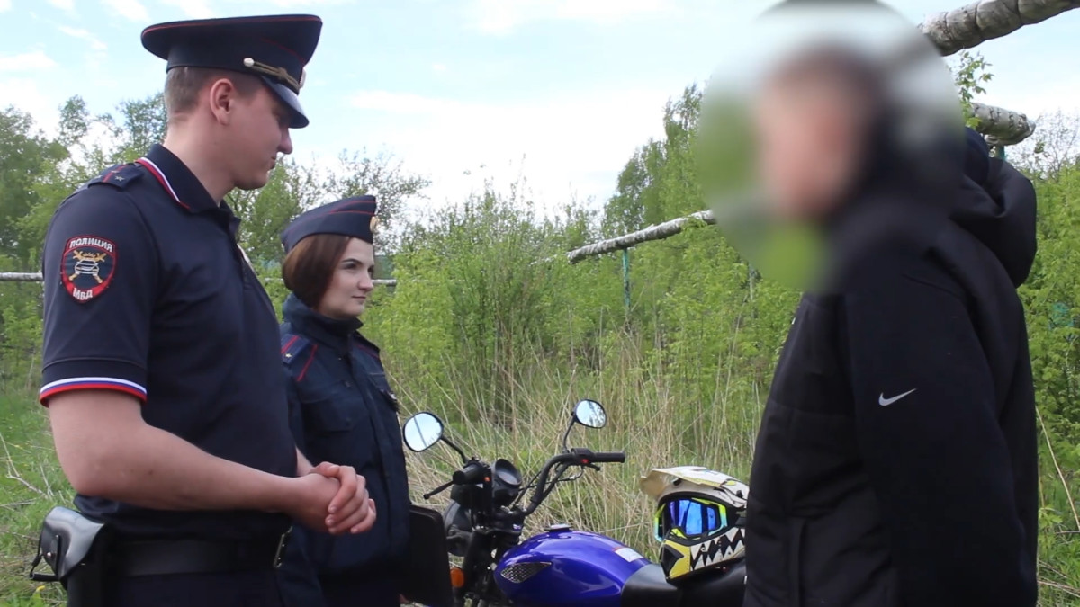 Автоинспекторы в Прокопьевске предотвратили вождение мотоцикла несовершеннолетним Автоинспекторы в Прокопьевске предотвратили вождение мотоцикла несовершеннолетним