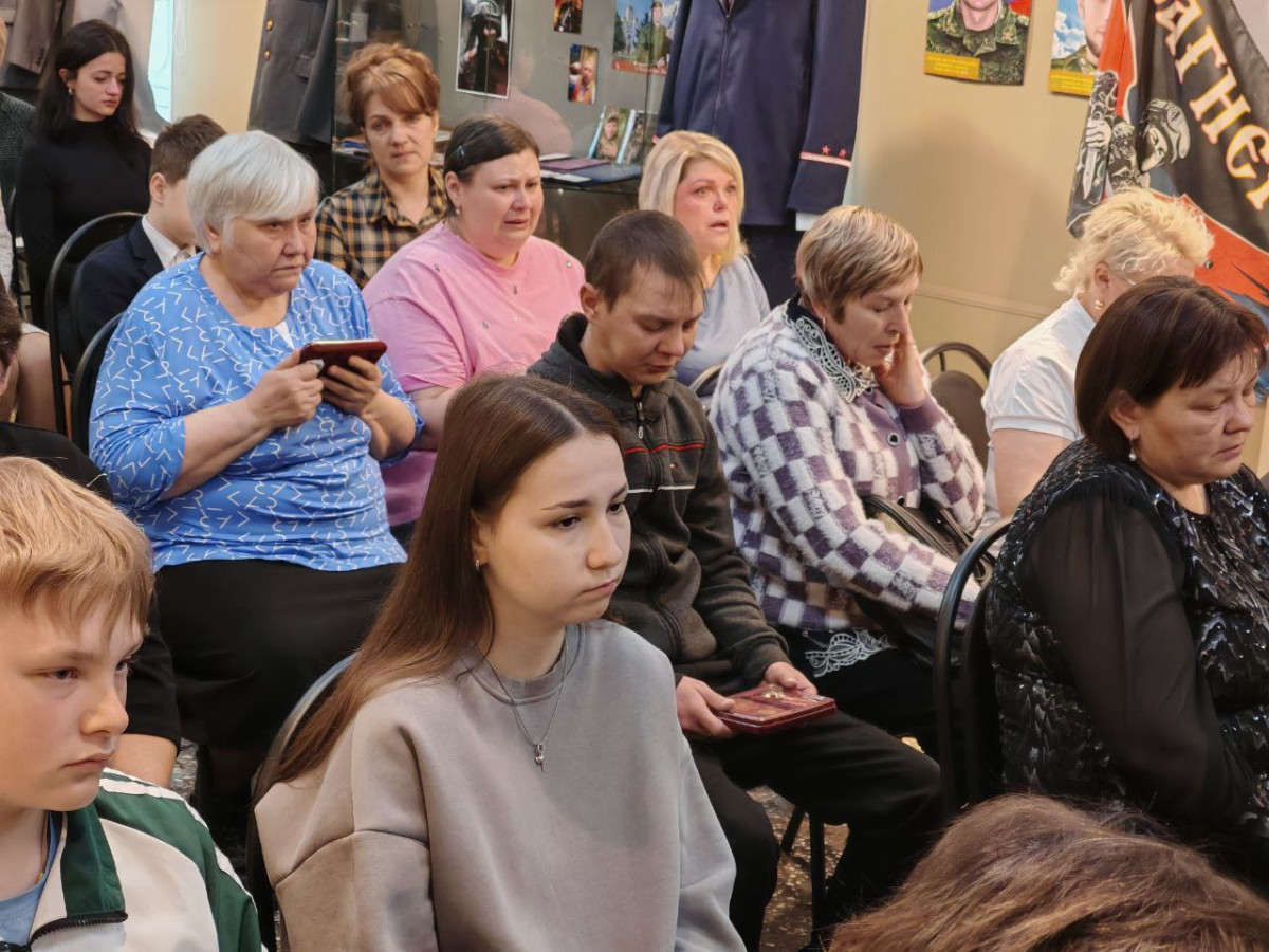 В Прокопьевске родственникам погибших на СВО бойцов передали награды В Прокопьевске родственникам погибших на СВО бойцов передали награды