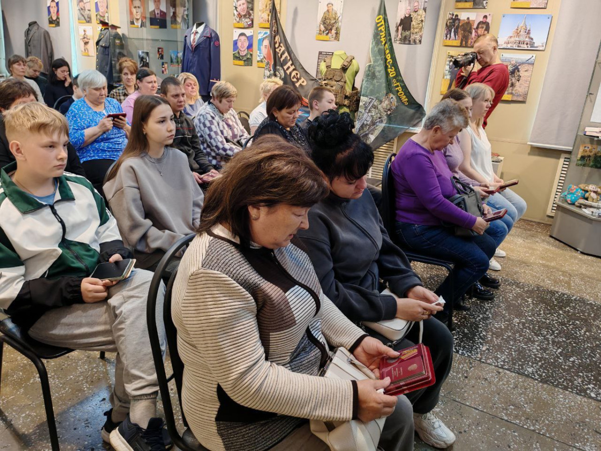 В Прокопьевске родственникам погибших на СВО бойцов передали награды В Прокопьевске родственникам погибших на СВО бойцов передали награды