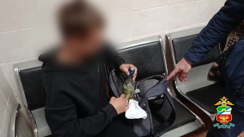 В Прокопьевске подросток пытался поджечь локомотив В Прокопьевске подросток пытался поджечь локомотив