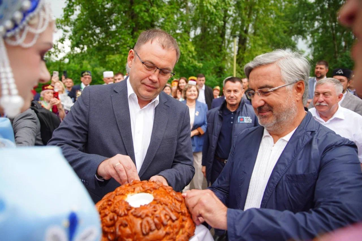 В Прокопьевске готовили кулеш, боролись в "Корэш", ели чак-чак