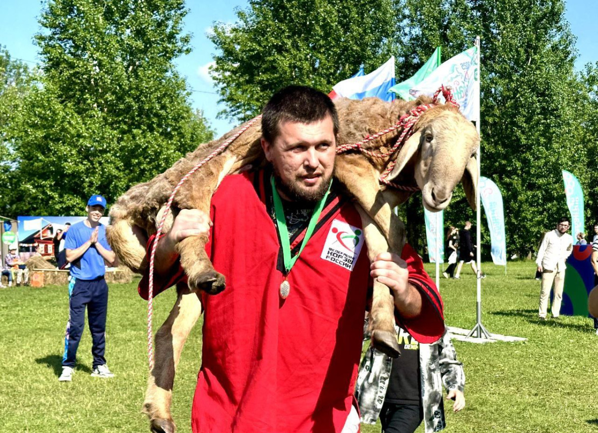 В Прокопьевске готовили кулеш, боролись в "Корэш", ели чак-чак