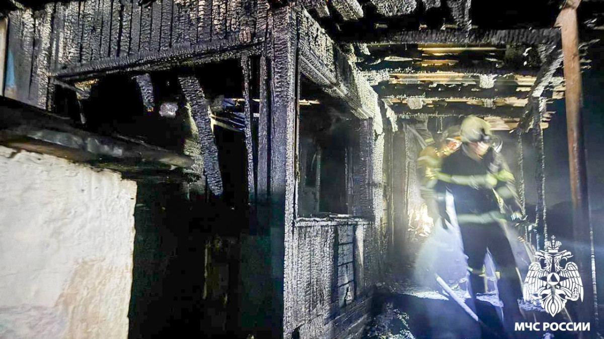 В Кузбассе двое детей и двое взрослых погибли на пожаре