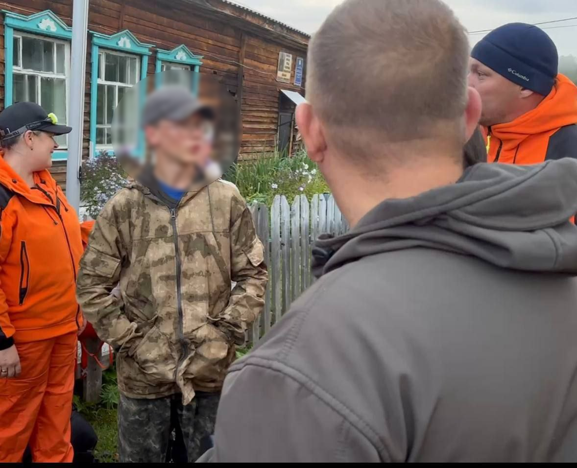 Потерявшегося во время сбора шишек подростка нашли спящим на территории Алтая Потерявшегося во время сбора шишек подростка нашли спящим на территории Алтая