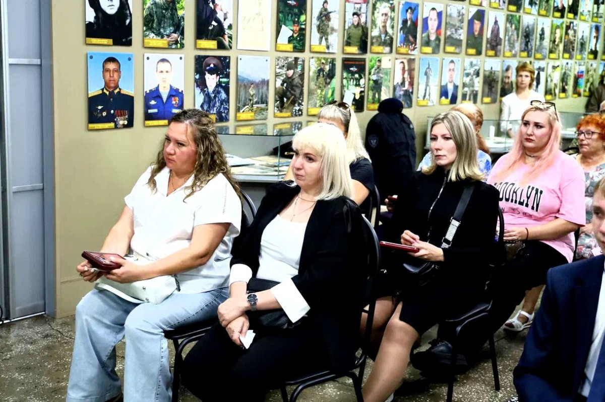 В Прокопьевске вручили семьям погибших участников СВО передали награды бойцов В Прокопьевске вручили семьям погибших участников СВО передали награды бойцов