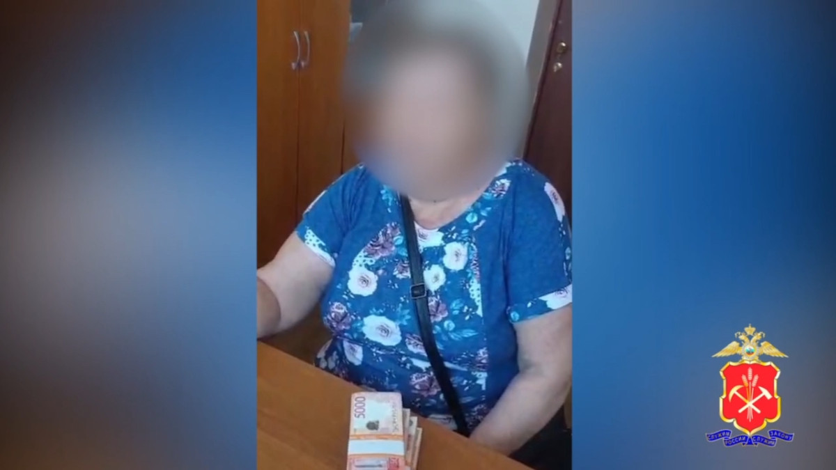 В Прокопьевске полицейские помогли пенсионерке сохранить свои сбережения